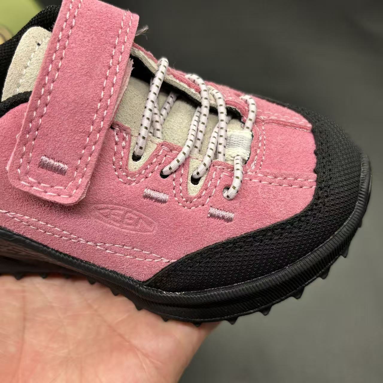 Children's shoes child